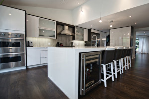Livingstone completed kitchen, with Wooden White Bolder Stone Panel backsplash